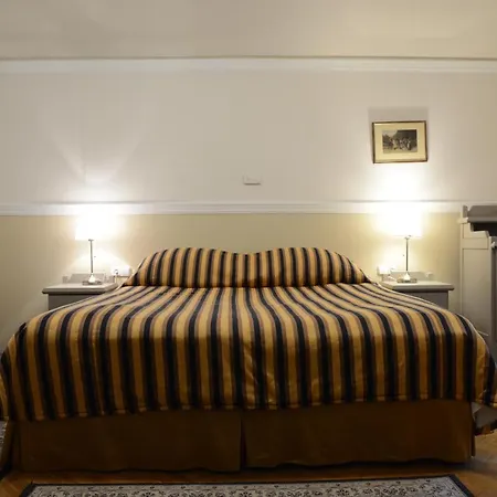Fenyoharaszt Kastelyszallo Hotell Verseg
