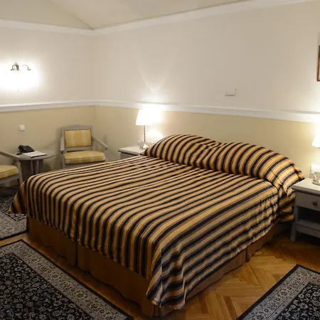 Fenyoharaszt Kastelyszallo Hotel