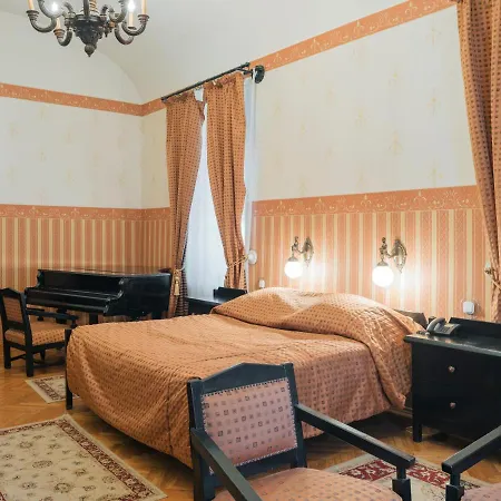 Fenyoharaszt Kastelyszallo 4*
