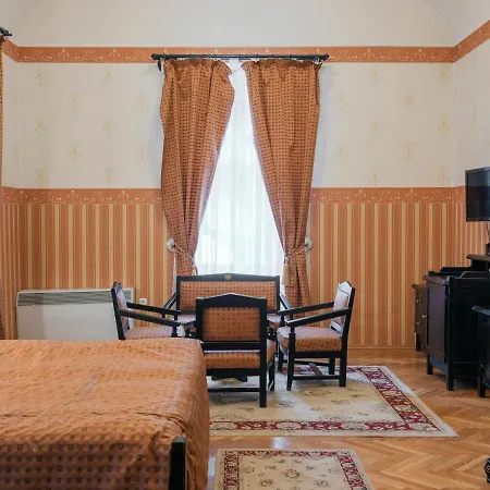 Fenyoharaszt Kastelyszallo Hotell 4*