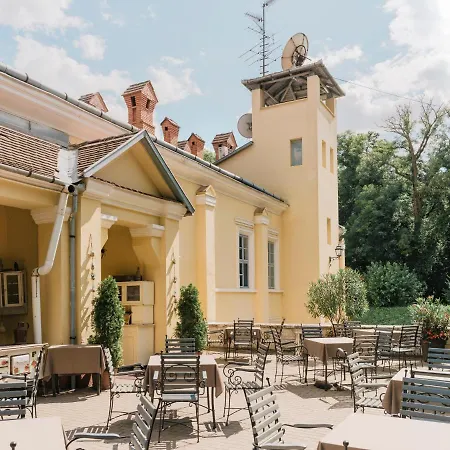 Fenyoharaszt Kastelyszallo Hotell 4*