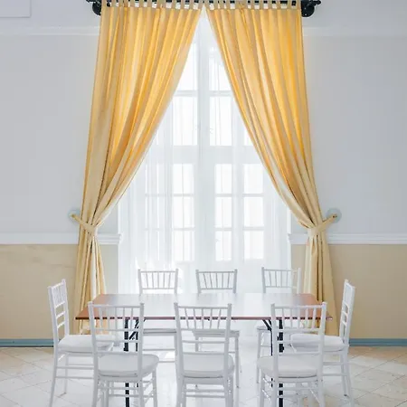 Hotel Fenyoharaszt Kastelyszallo Verseg