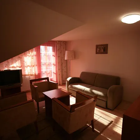 Hotell Fenyoharaszt Kastelyszallo 4*