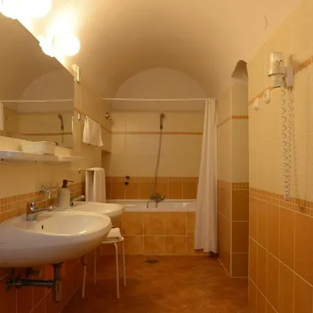Hotell Fenyoharaszt Kastelyszallo