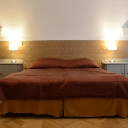 Hotel Fenyoharaszt Kastelyszallo Verseg