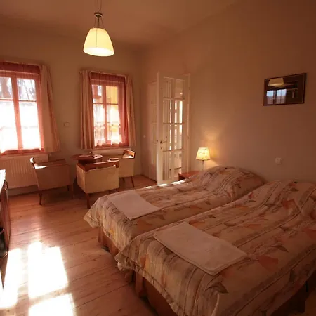 Hotel Fenyoharaszt Kastelyszallo Verseg