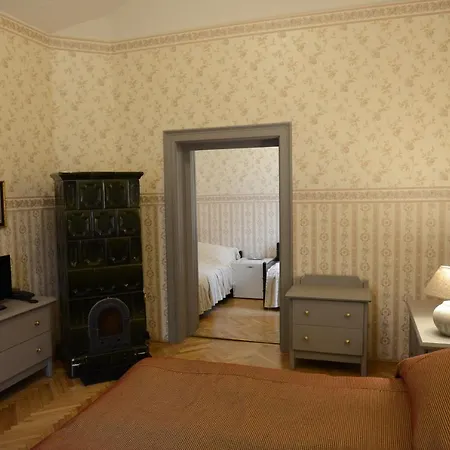 Hotell Fenyoharaszt Kastelyszallo Verseg